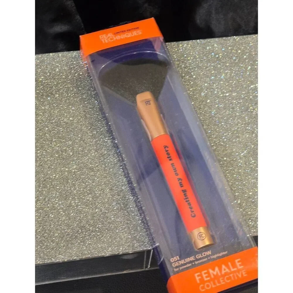 Real Techniques Female Collective Genuine Glow Bronzer,Powder,Highlighter‎ Brush